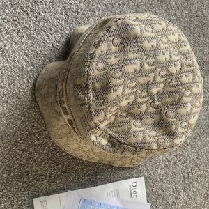 Christian Dior Bucket hat 👒